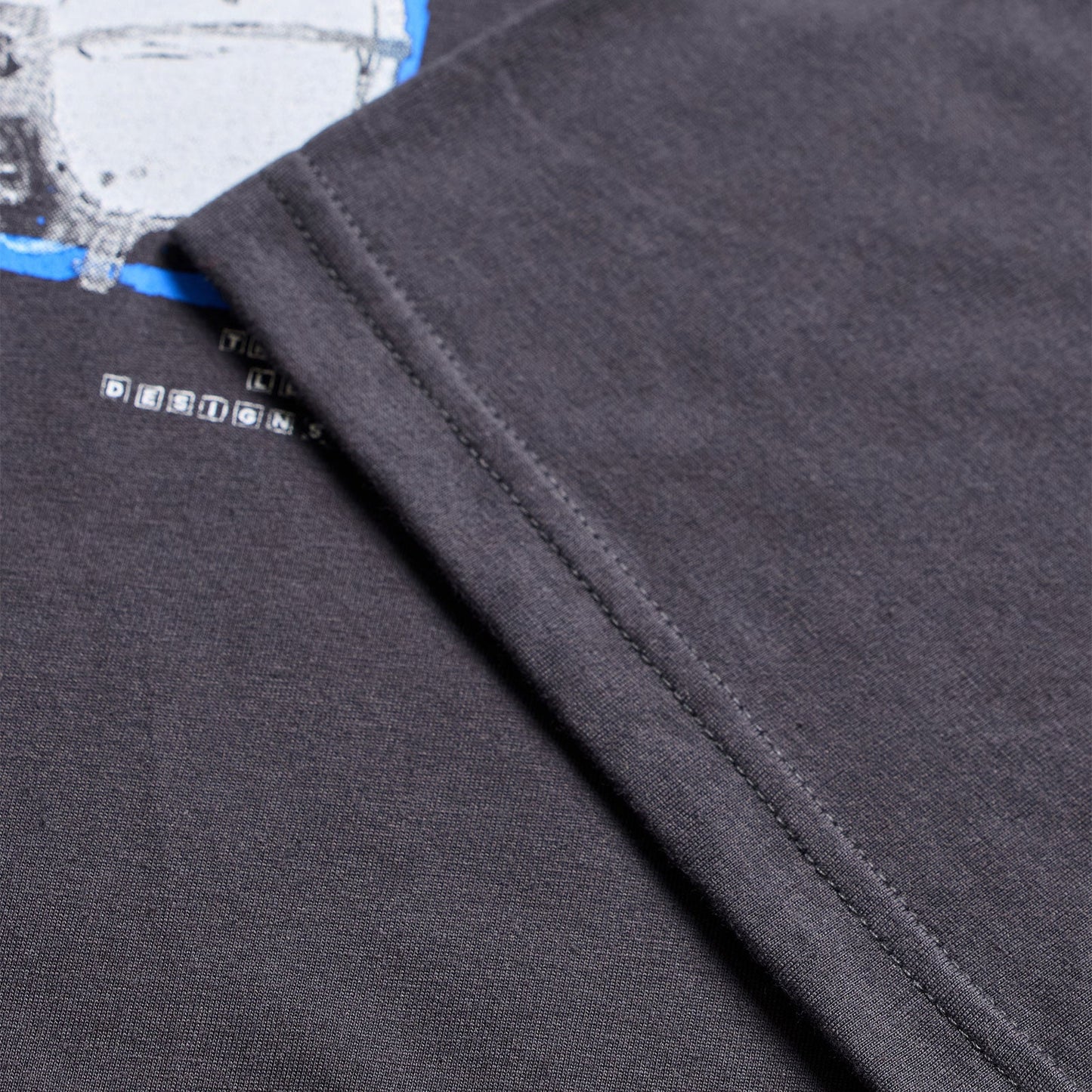 Short Sleeve Tee Portrait Carbon